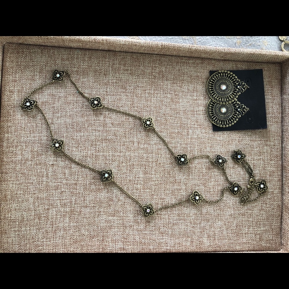 Necklace and earrings set